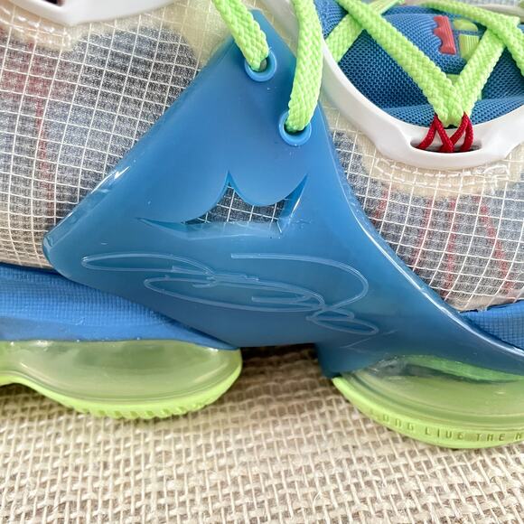 Nike LeBron 19 Tropical Basketball Sneakers High Tops DC9339-400, Men's‎ 9.5 - Picture 13 of 15